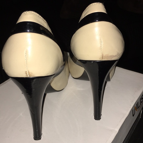 Nine West Tan and Black Heel - Picture 2 of 6